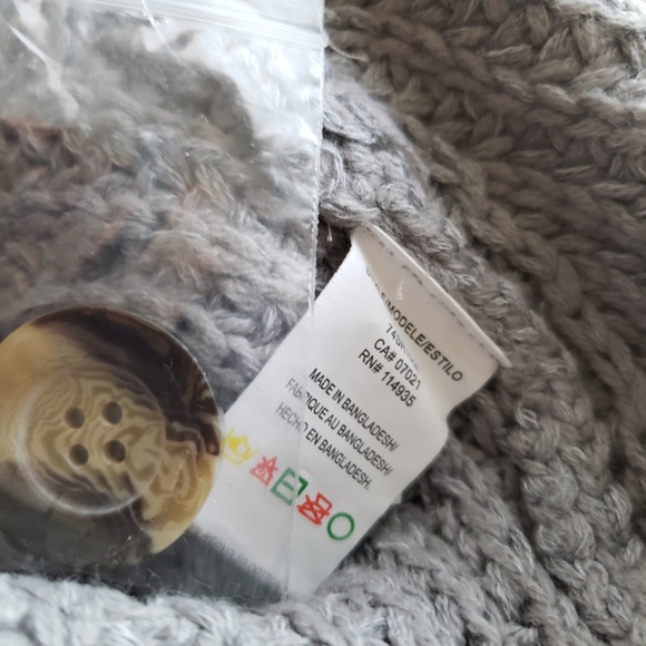 Contemporary Gray Sweater Size Small NEW! - Picture 14 of 16